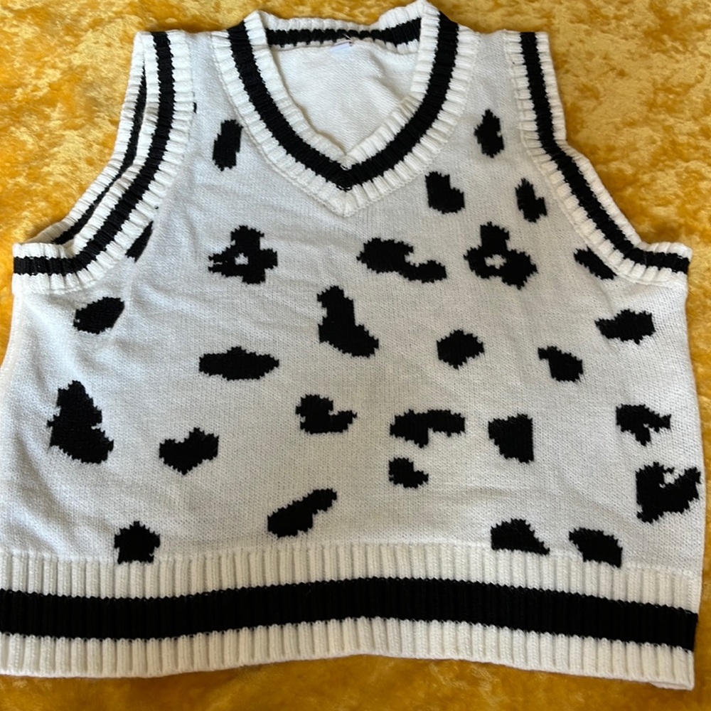 🐄Cow print Boutique Sweater size Small 🐄